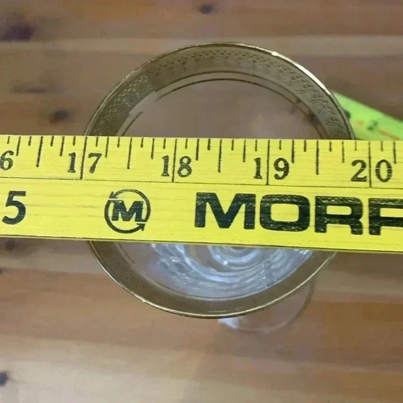 Unbranded Crystal, Vintage, Gold  Rimmed Wine Glasses, Set of 2 - Picture 4 of 7